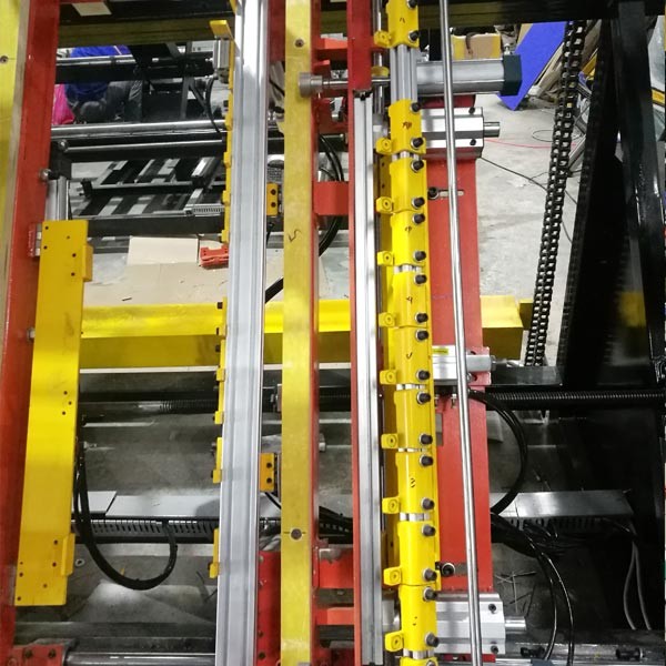 Poplar Wood Adjustable Pallet Size Pallet Nailing Machine