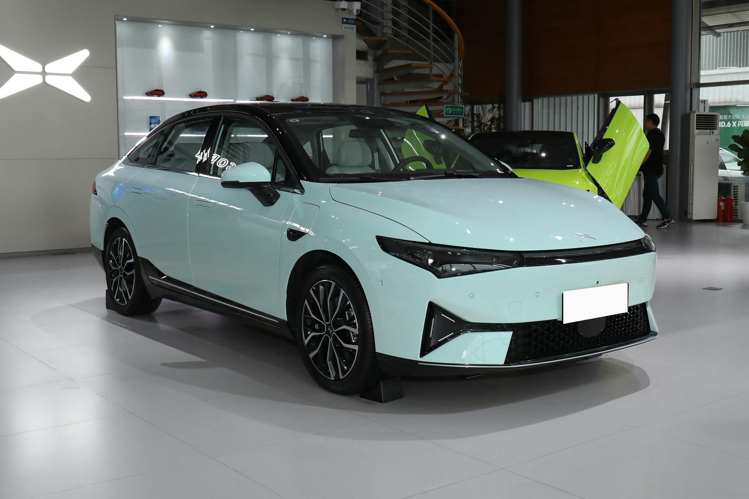 4 Door Xpeng P5 Electric Vehicle SUV 450KM New Energy 5 Seats 155kW