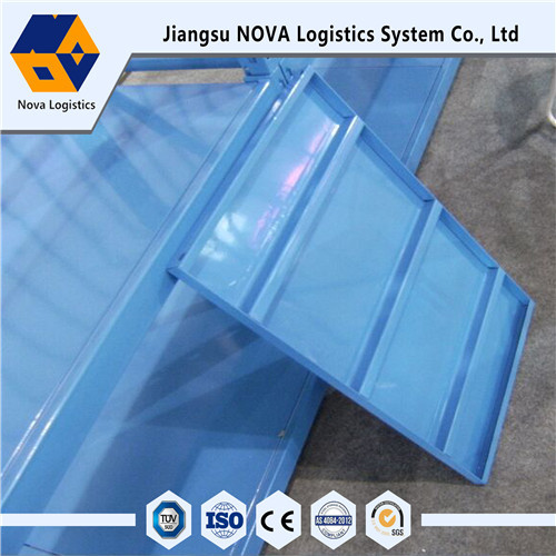 Longspan Shelving With Cut In Composite Structure