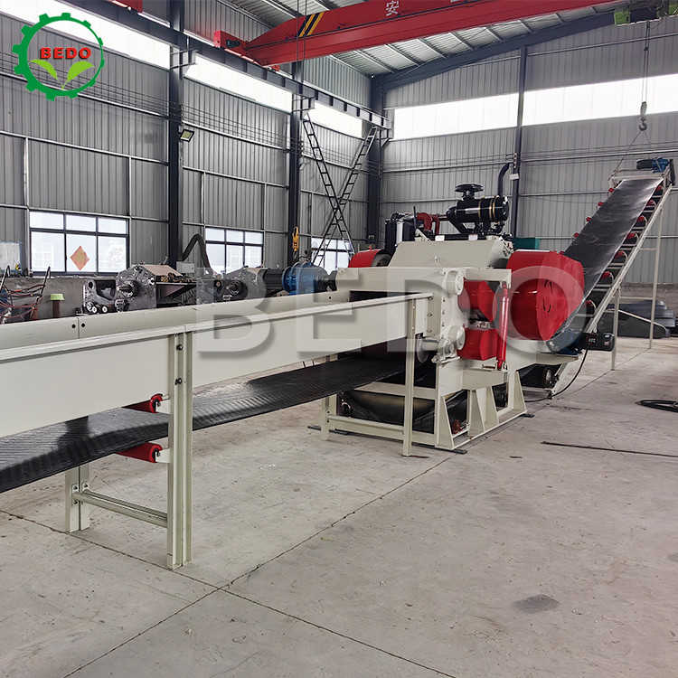 Diesel Engine 330HP Wood Chips Making Machine 310*700MM