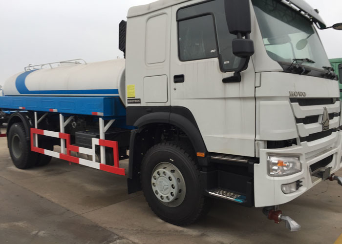 High Efficiency Construction Water Tank Truck 10CBM With 360 Degrees Rotation