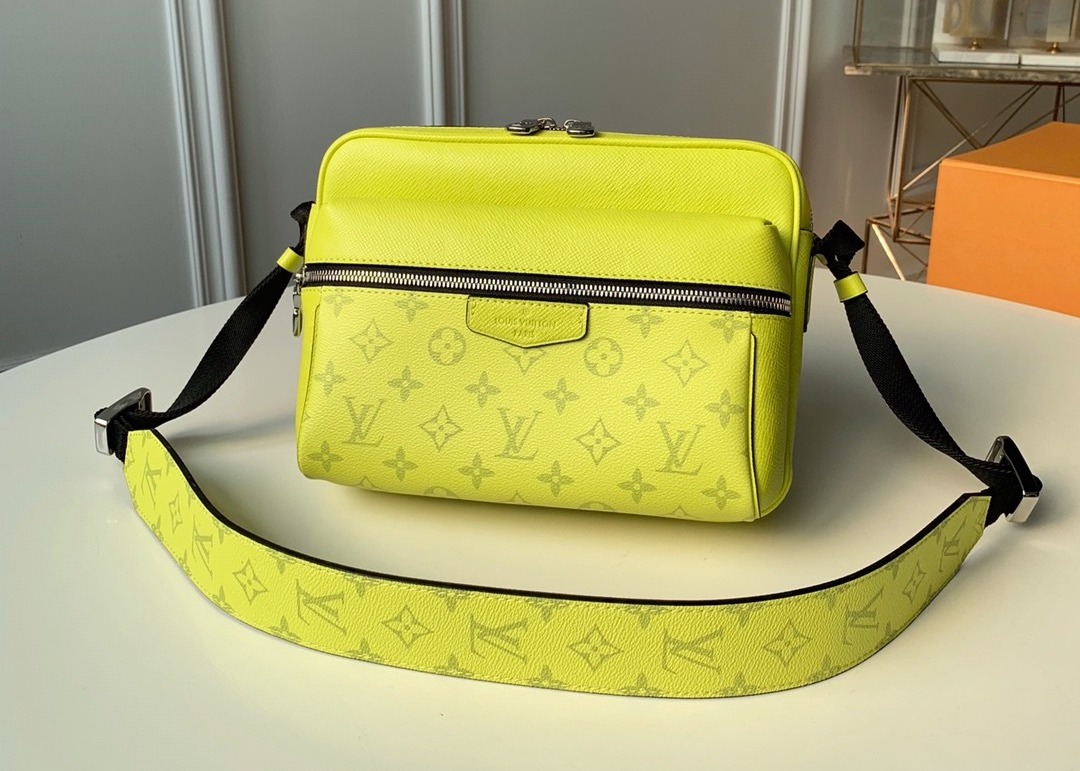 Black Square Taiga Leather Message Luxury Cross Body Bag Single Shoulder