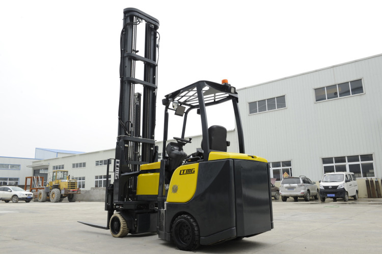 2 Ton Electric Counterbalance Forklift Truck Solid Tire With 3 - Stage Mast