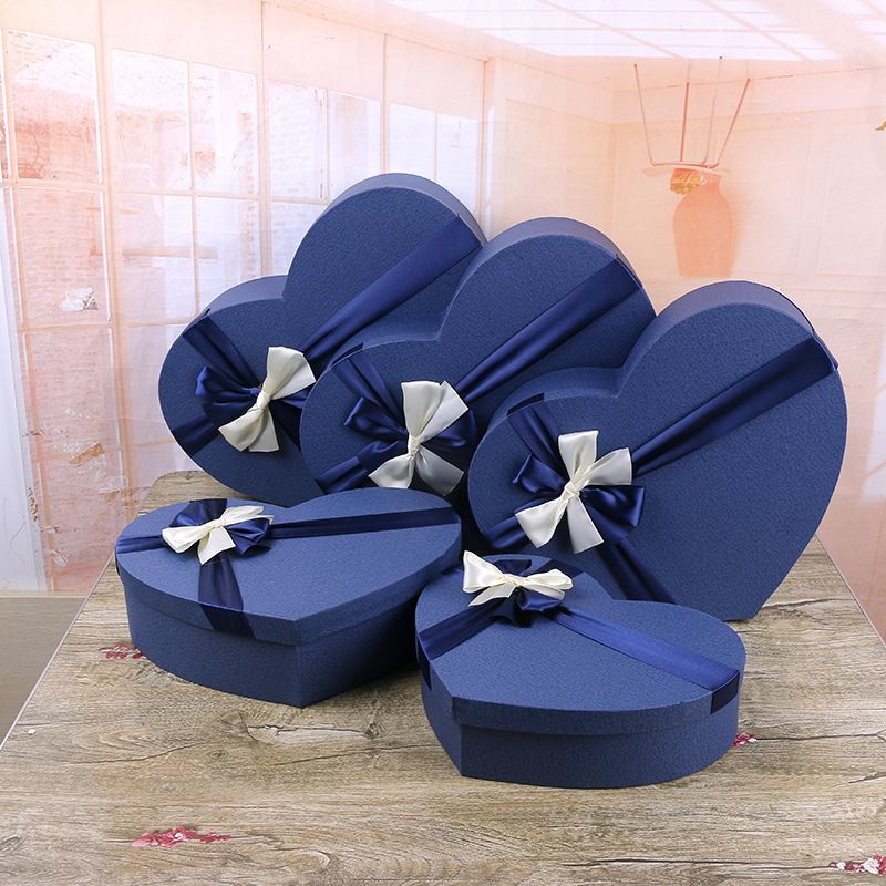 Fashion Luxury High Custom Christmas Seasonal Red Color Heart Shaped Lid and Base Paper Packaging Chocolate Box