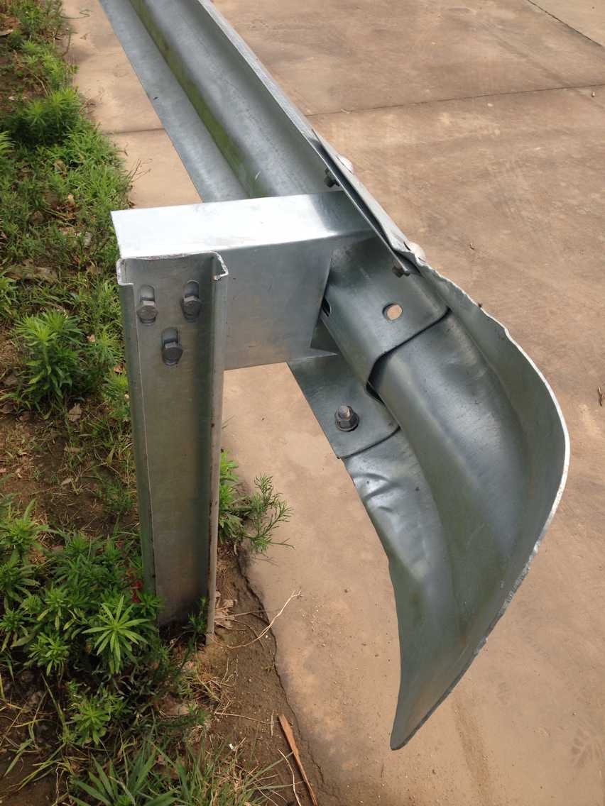 Q235 Q345 Galvanized Steel Highway Guardrail Fishtail End for Customized Projects
