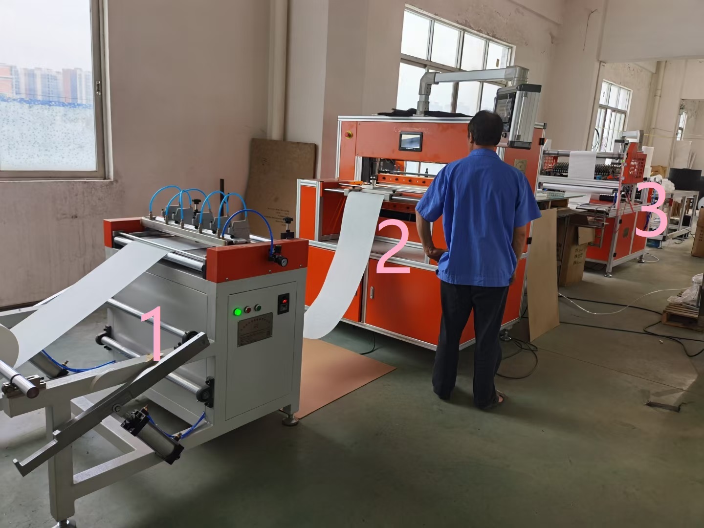 knife pleater+gluing machine.jpg