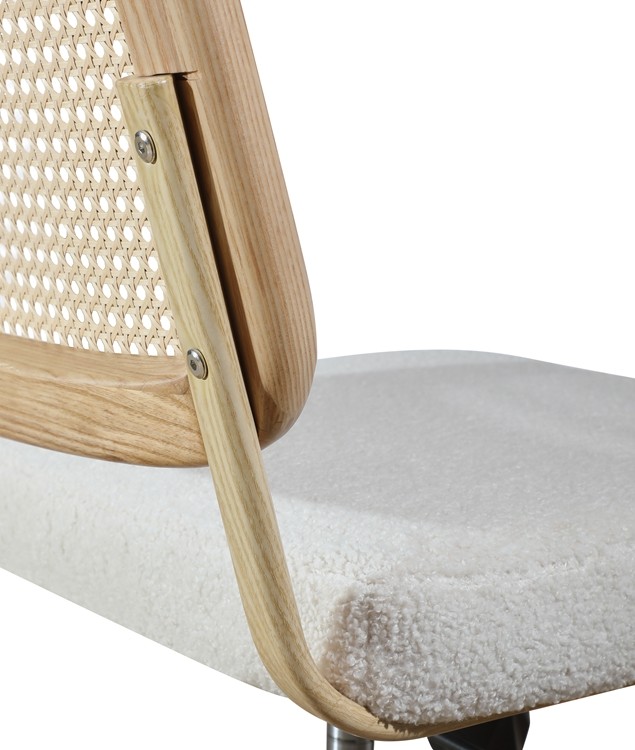 80 Cm Executive Rattan Office Chairs 0.092CBM 4D Adjust Pure White