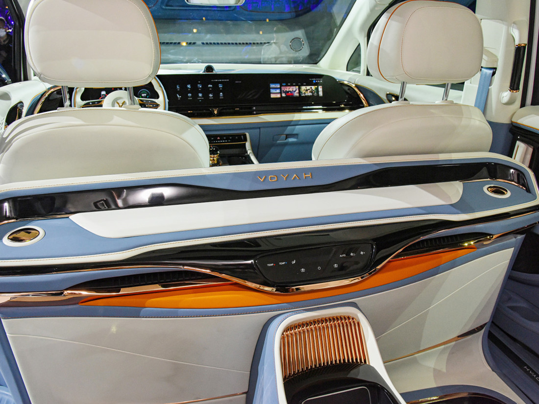 2023 Voyah Dreamer Dongfeng MPV Hybrid Used Cars with CATL Battery Technology and Maximum Speed 200 KM from Verified