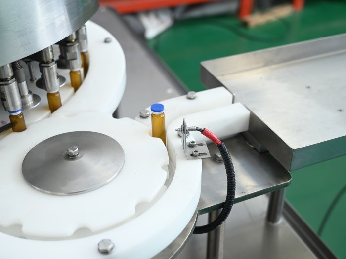 Pharma Filling And Capping Machine For Glass Vials PET Plstic Bottles With Inspection System