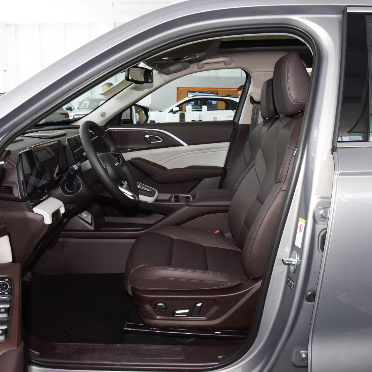 Manual Seat Adjustment Changcheng Haval xiaolong max 1.5L Hi4 four-drive with ESC