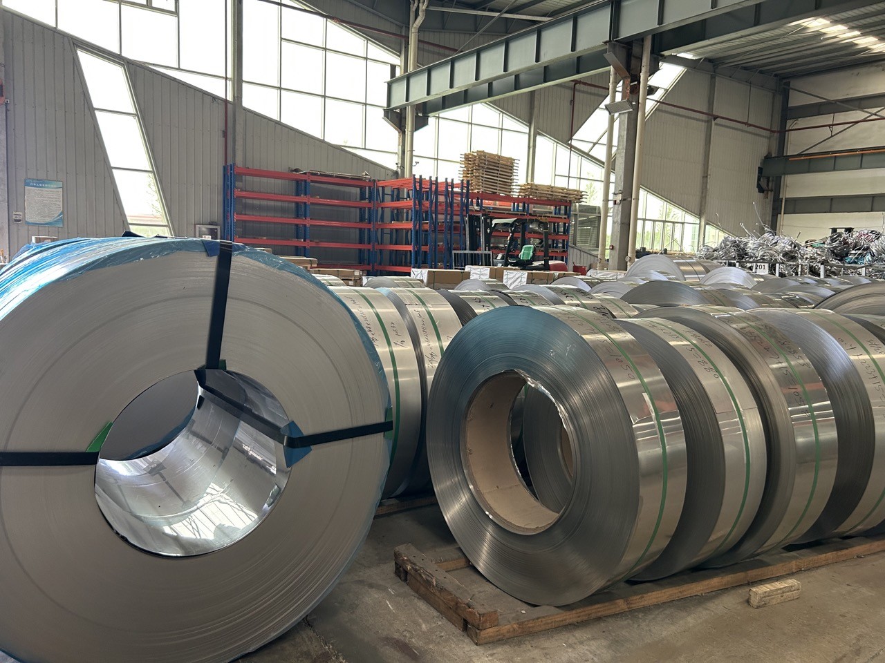 Hairline JIS Stainless Steel Strip Roll 180mm 304 For Building Materials