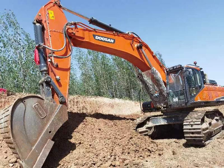 Korea Original Crawler Large Excavator 50 Ton Doosan DX520 Used with Health Condition