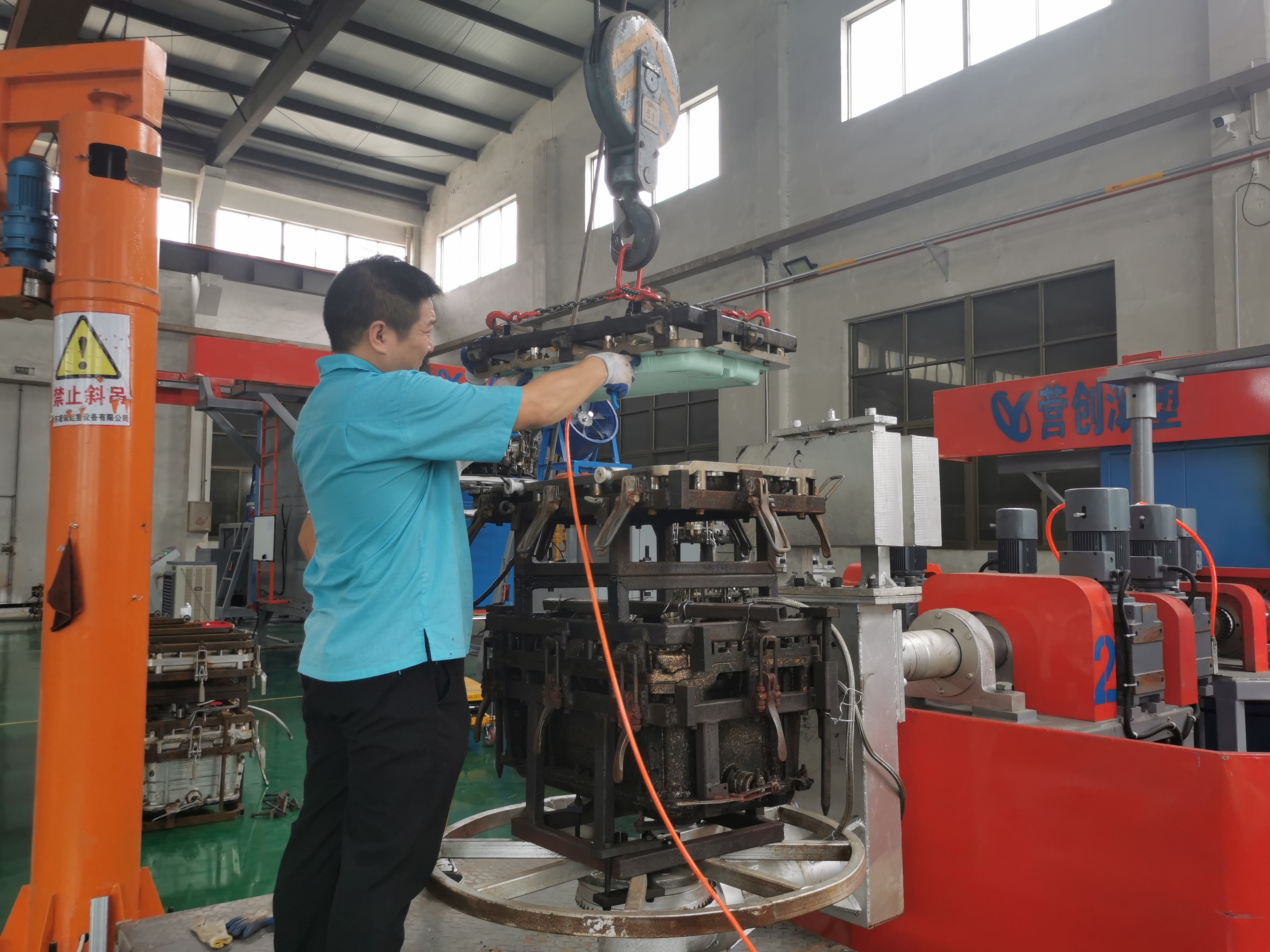 40-60mm Heat Insulation Thickness Rotomolded Cooler Box For Preservation