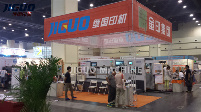 1060 Deep Auto Die Cutting Machine Cutting And Creasing Machine With Heavy Pressure Over 900 Tons
