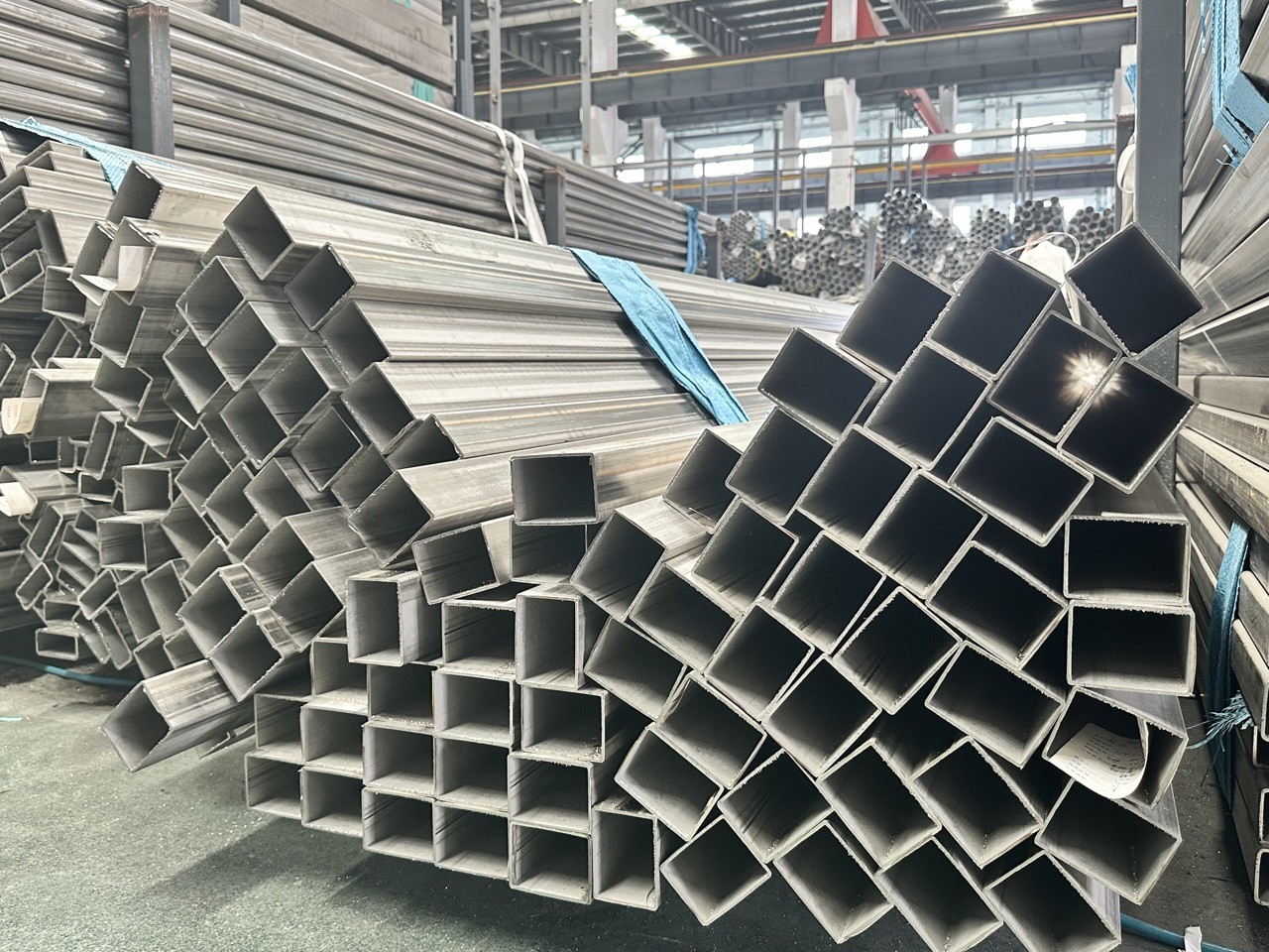 3000mm SS 316 Seamless Pipe Hot Rolled A312 Annealing Stainless Steel Square Pipe