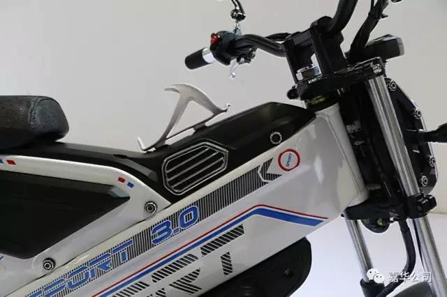 Off Road Style Battery Operated Moped Scooter 41km/H With Disc Brakes