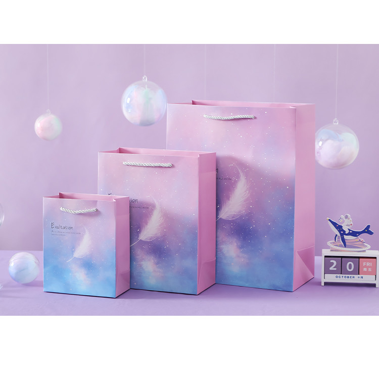 Rectangle 14*7*15cm Recycled Paper Gift Bags For Clothes