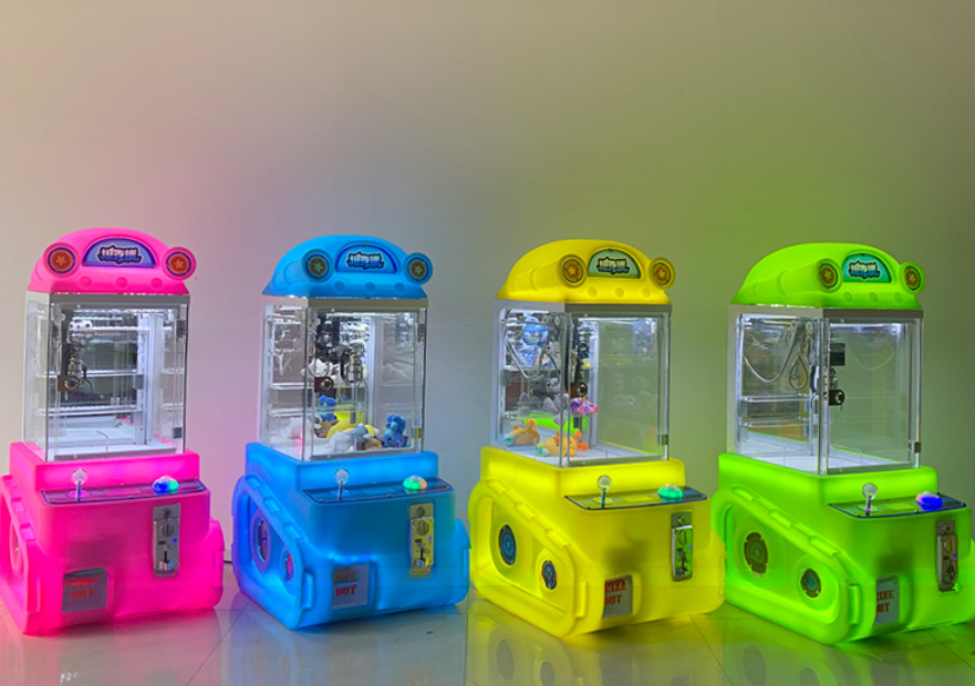 Wholesale Coin Operated Kids Crane Claw Toy Plush Prize Vending Tank Toys Claw Machine For Shopping Malls