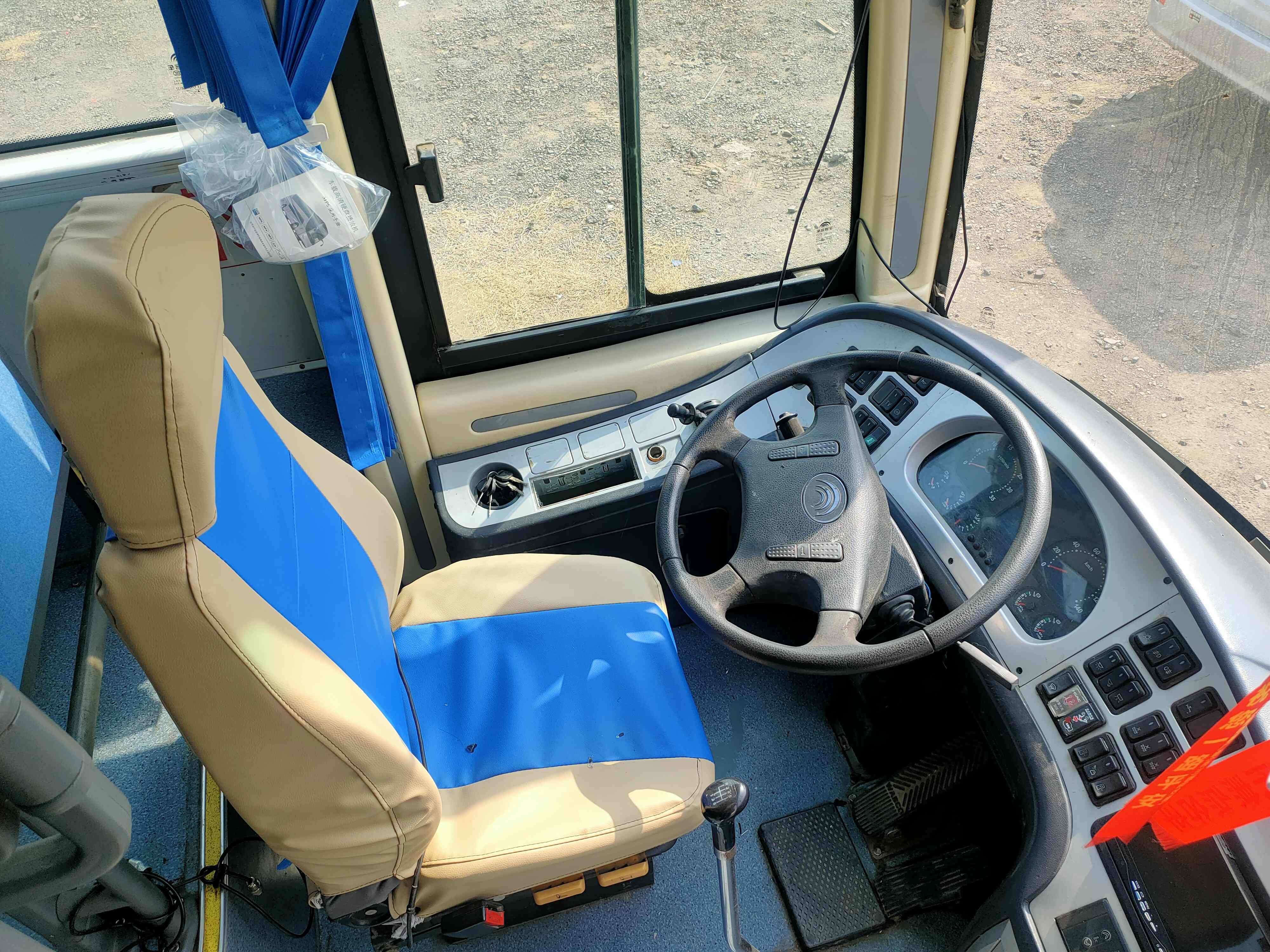 Used Shuttle Bus Yutong ZK6110 Rear Engine Bus 49seats Two Doors Airbag Suspension