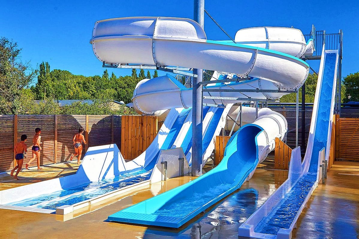 Kids Water Park Outdoor Playground Swimming Pool Equipment Water Spiral Slide