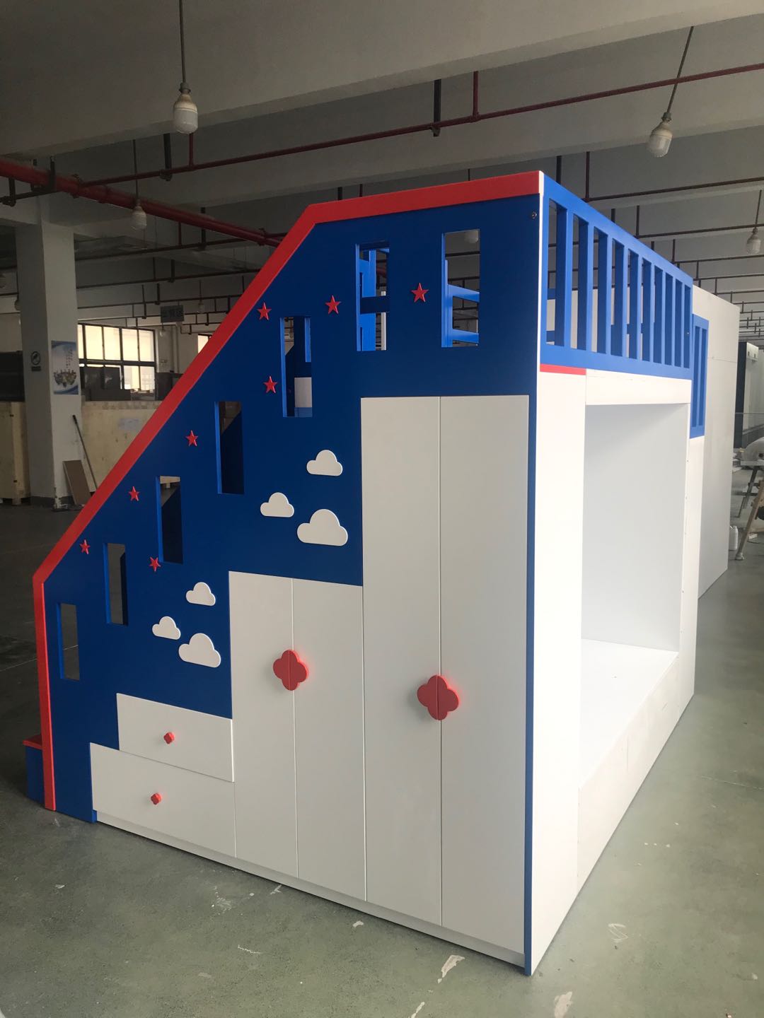 Customized Safe Children Furniture Solid Wood and MDF Bunk Bed for Kids Bed Blue for Boy with Basketball Hoop and Slide