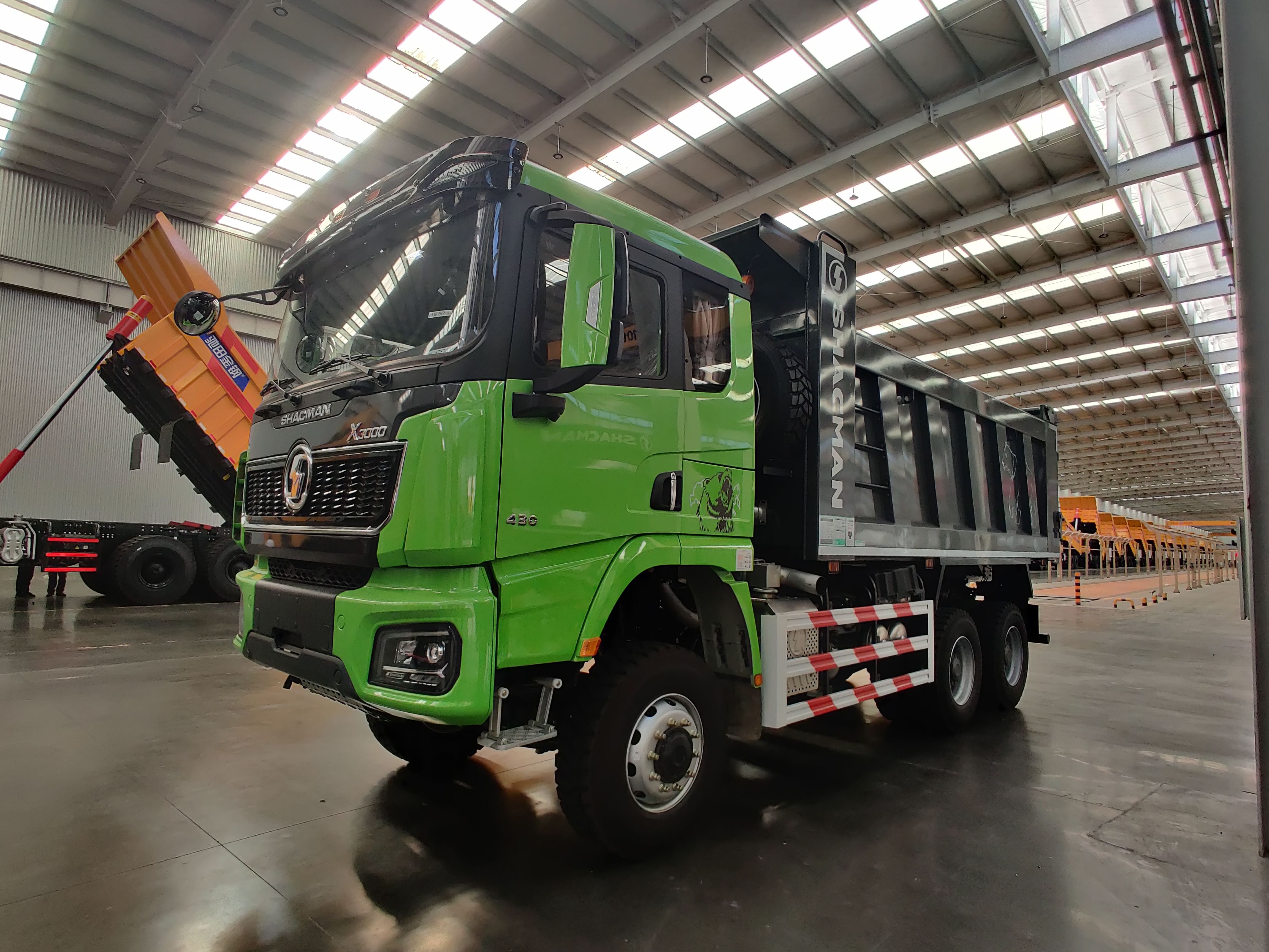 Off-Road 6X6 Dongfeng Cargo Truck 1-20t with 6.2-8m Cargo Tank Length and Performance
