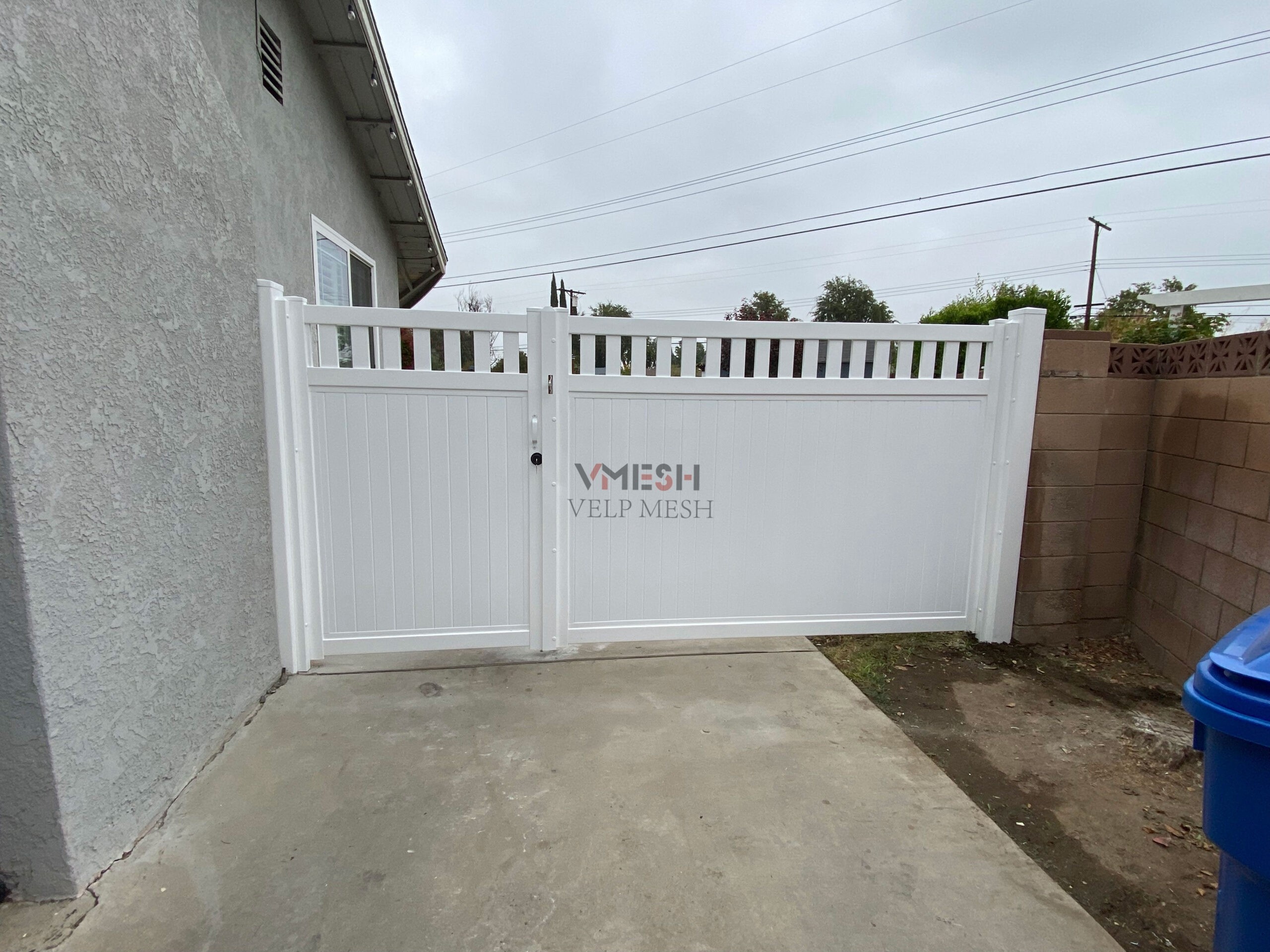 Outdoor 1.8m x 2.4m Vinyl Privacy Fence For Garden Pool House Villa
