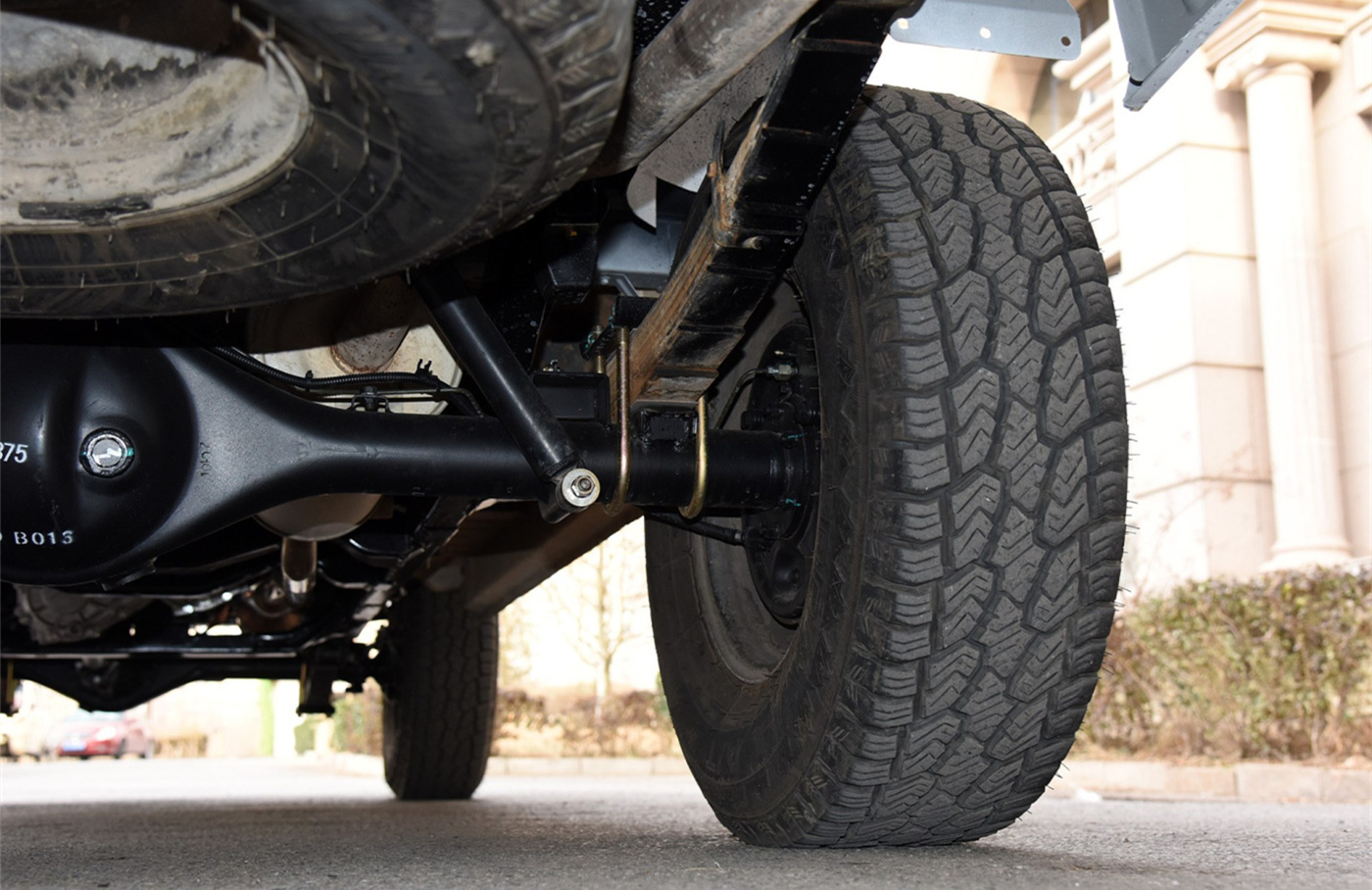 Double Row Diesel 4x4 Off-Road Pickup Truck with Air Suspension Driver's Seat