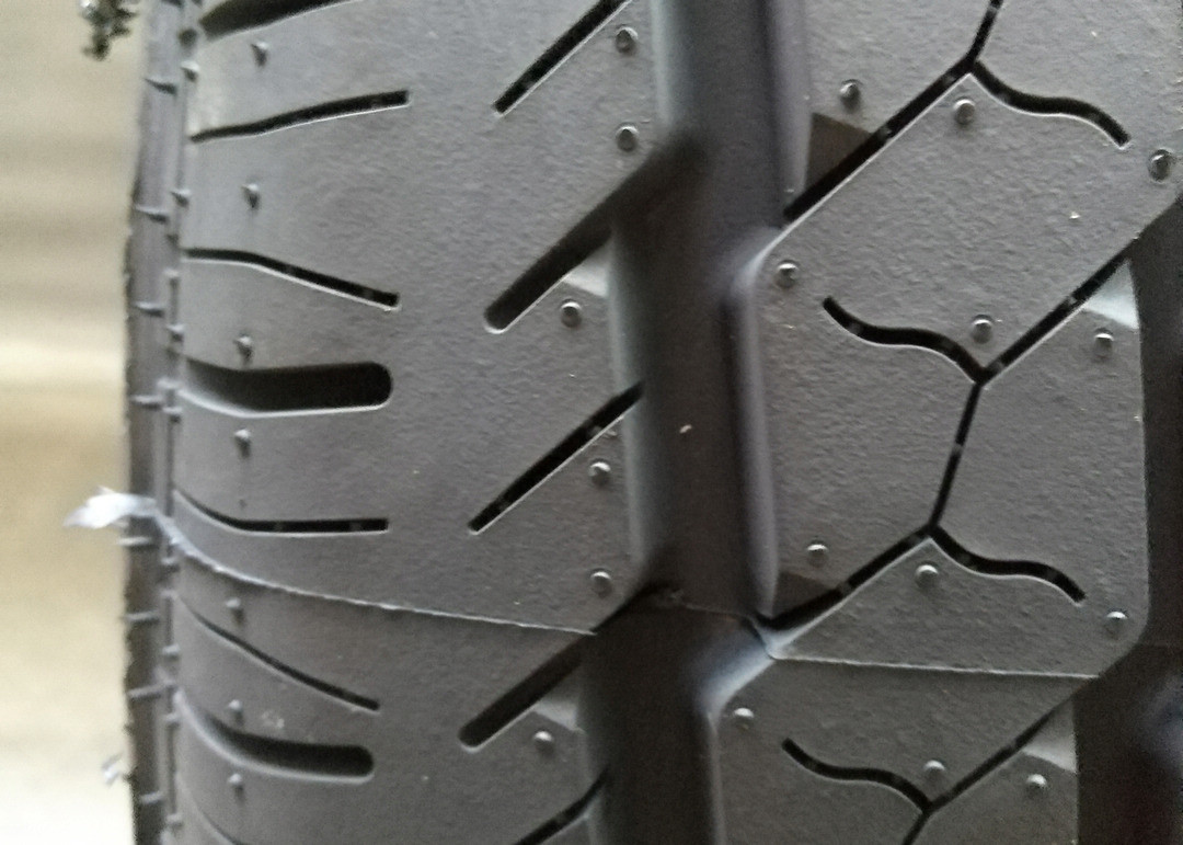 Fuel Efficiency Semi Steel Radial Tire , Lightweight Truck Tires C Wet Grip 185R14LT