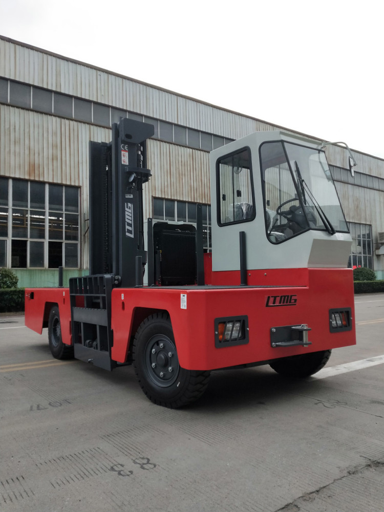 5000kg Capacity Side Loading Forklift Truck , Narrow Aisle Lift Trucks For Steel Plant