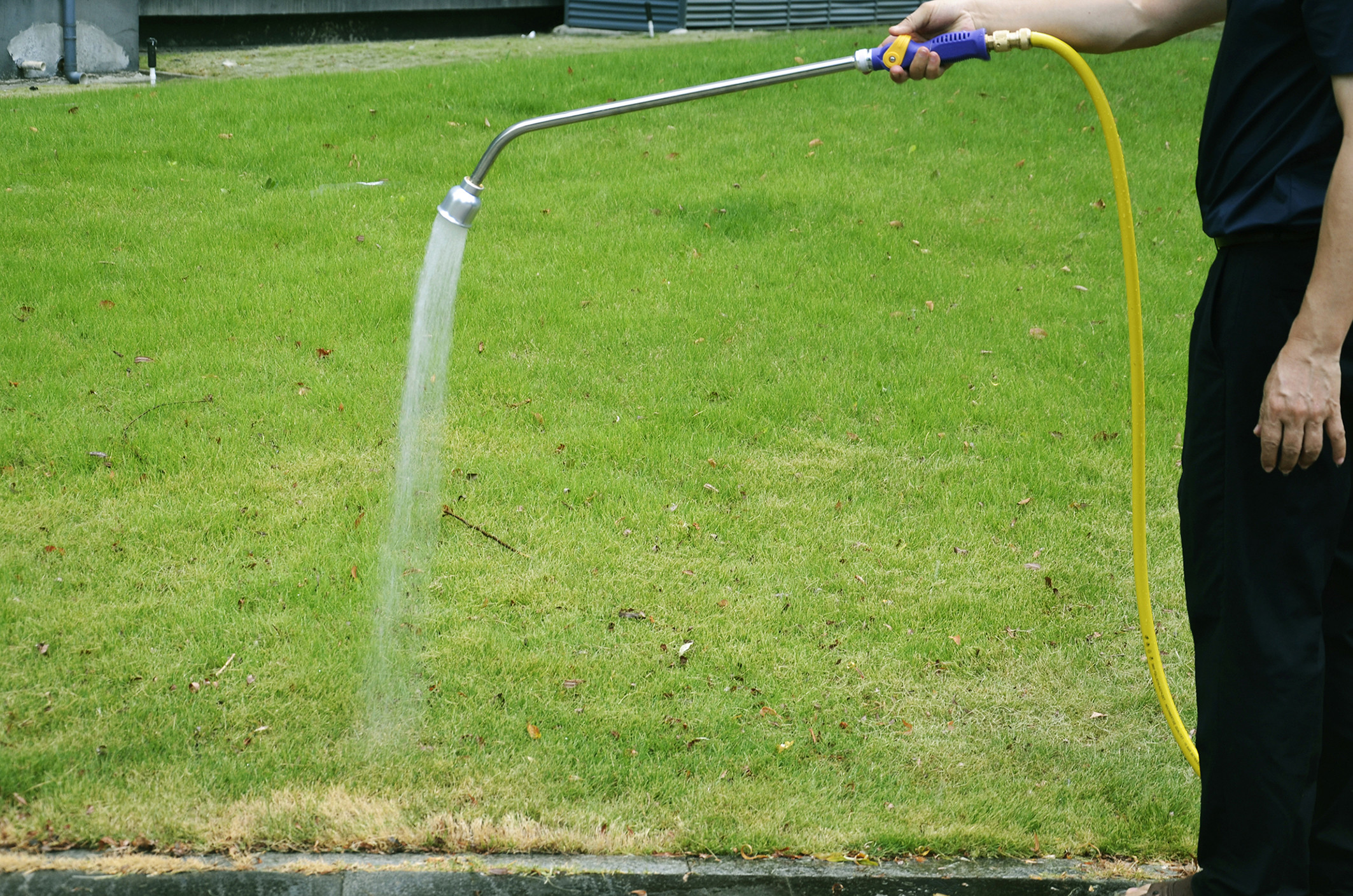 Metal Soft-Rain Watering Wand W/ Thumb Control Valve And Comfortable Grip Holder