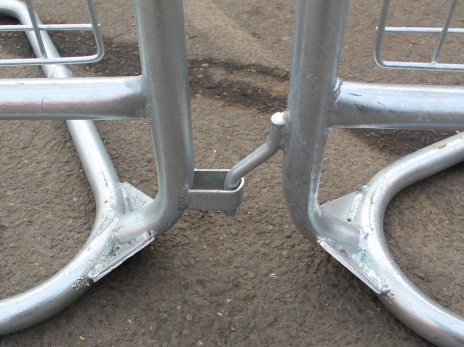 Heavy Duty Temporary 1.5m Police Pedestrian Barrier Metal Barrier