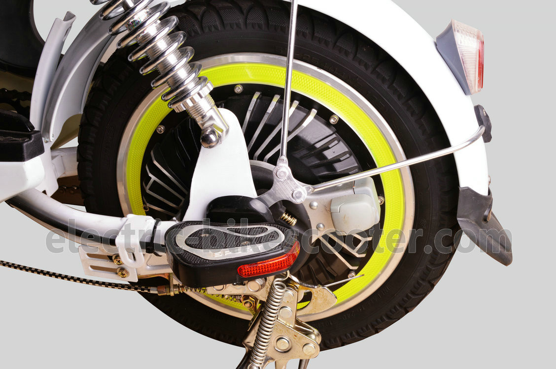 350 Watt 32km/h Electric Bike Scooter With Pedals Long Travel Distance