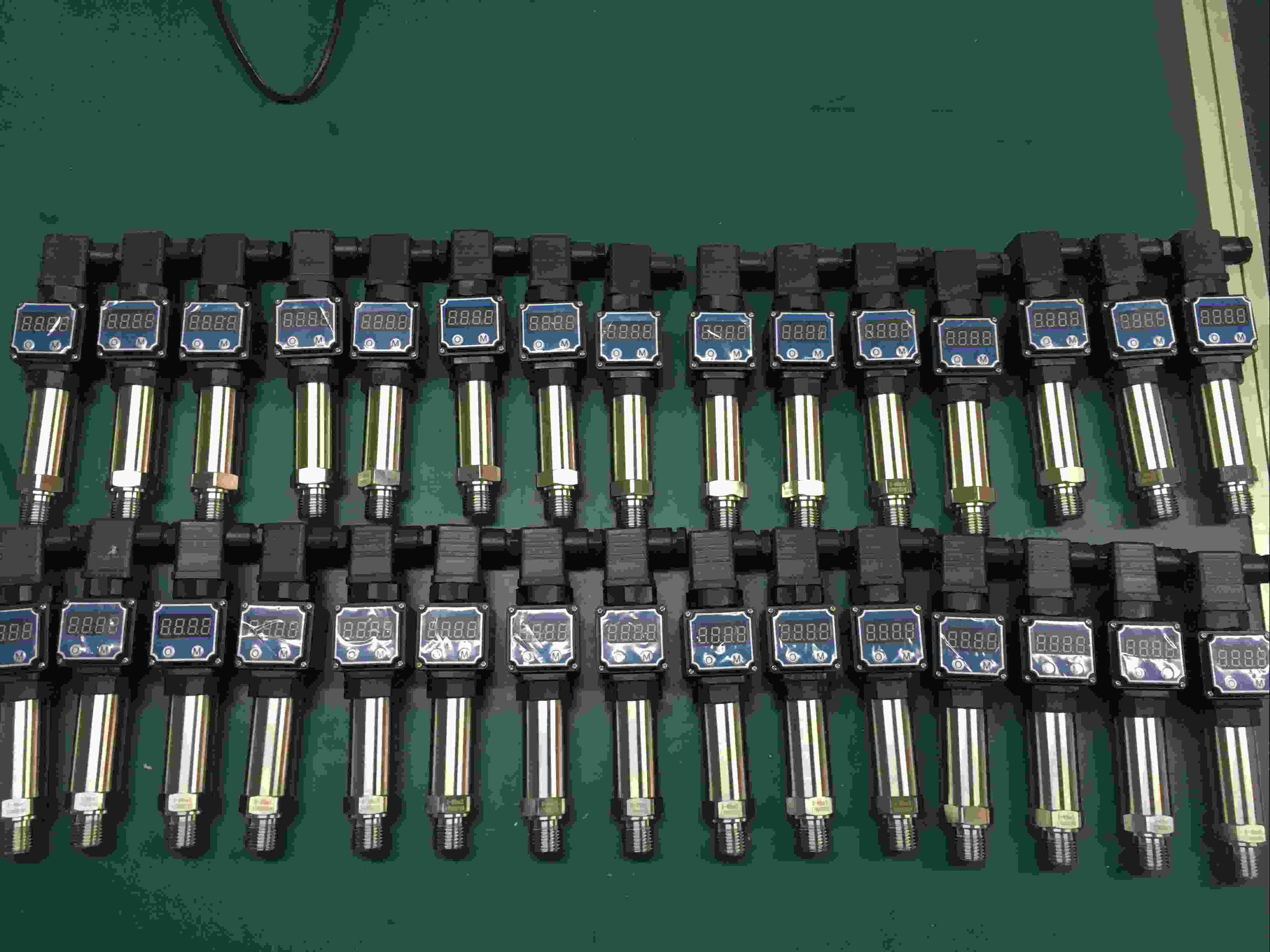 BP93420-IX Industrial Pressure Sensor LED Display Ultra High Accuracy Pressure Transducer