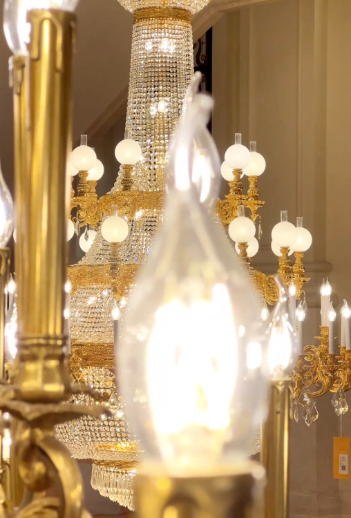 Customized Contemporary Extra Large Chandeliers With High End Crystal Pendants