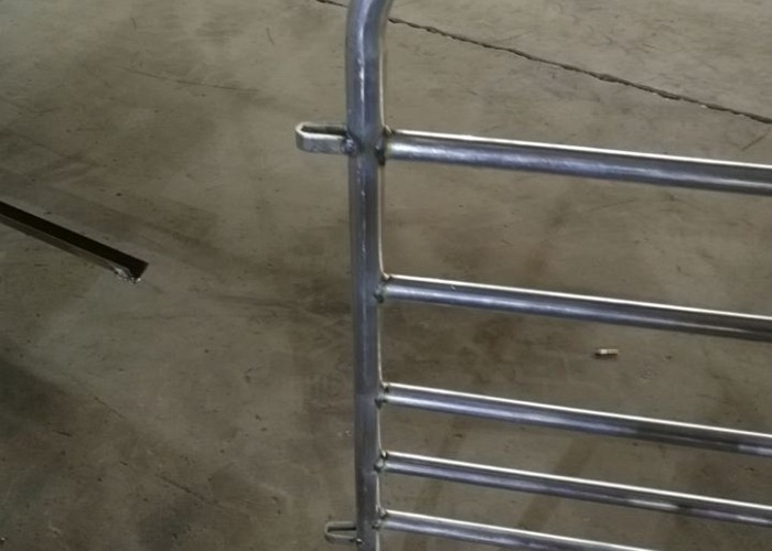 6 Rails Galvanized Steel Sheep Fence / Metal Cattle Fence For Rural Farm
