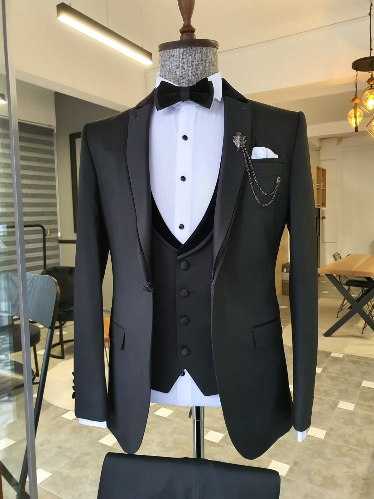 Black Custom Tuxedo Suit 65% Viskon 35% Polyester With Velvet Collar Detail Vest Tuxedo