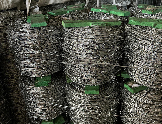 Farm Protection 12.5 Gauge Double Strand Traditional Twist Galvanized Barbed Wire Coils