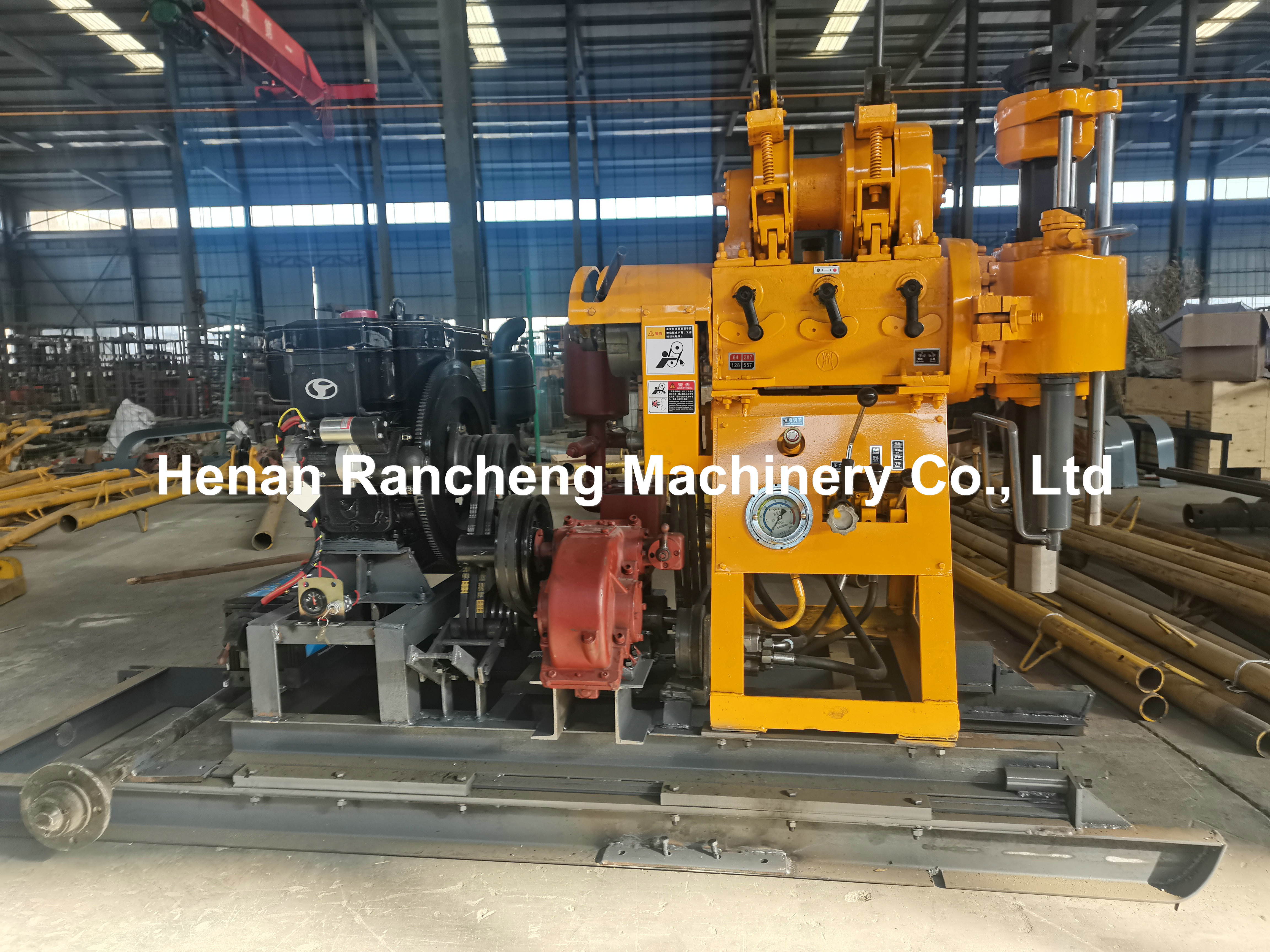 130m / 200m Depth Hydraulic Borehole Drilling Equipment With Mud Pump