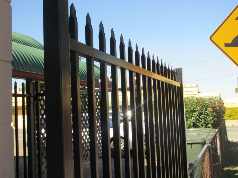 black powder painted used aluminium picket fence