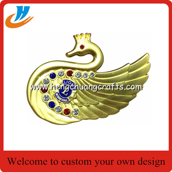 Shenzhen factory custom lion club badge,matt gold plated metal lapel pin