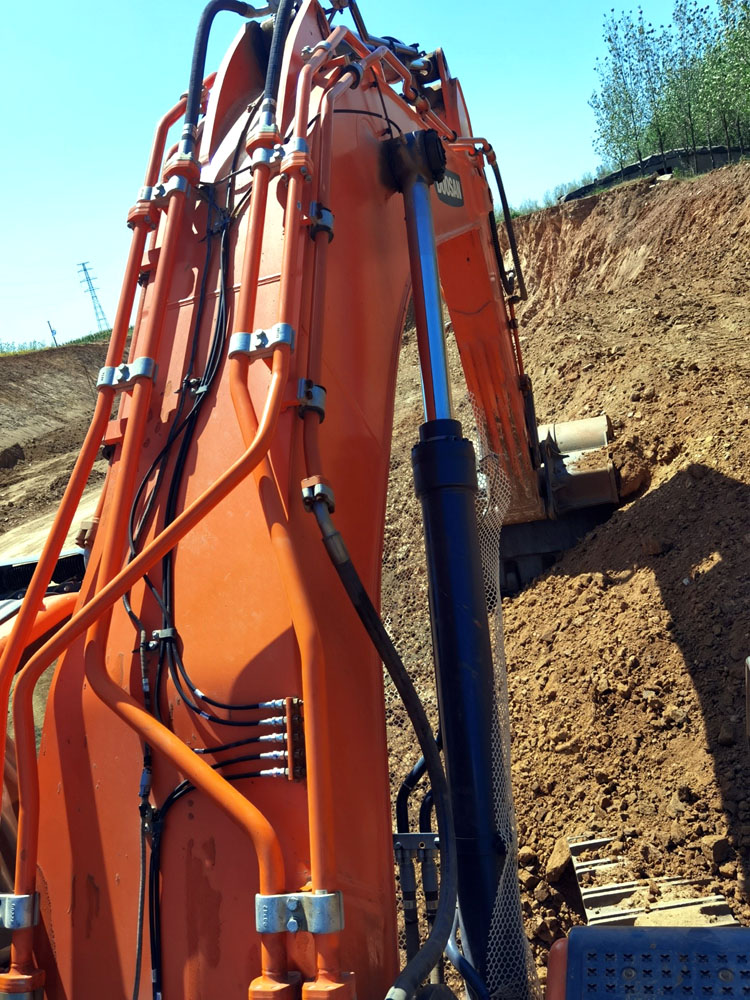 Korea Original Crawler Large Excavator 50 Ton Doosan DX520 Used with Health Condition
