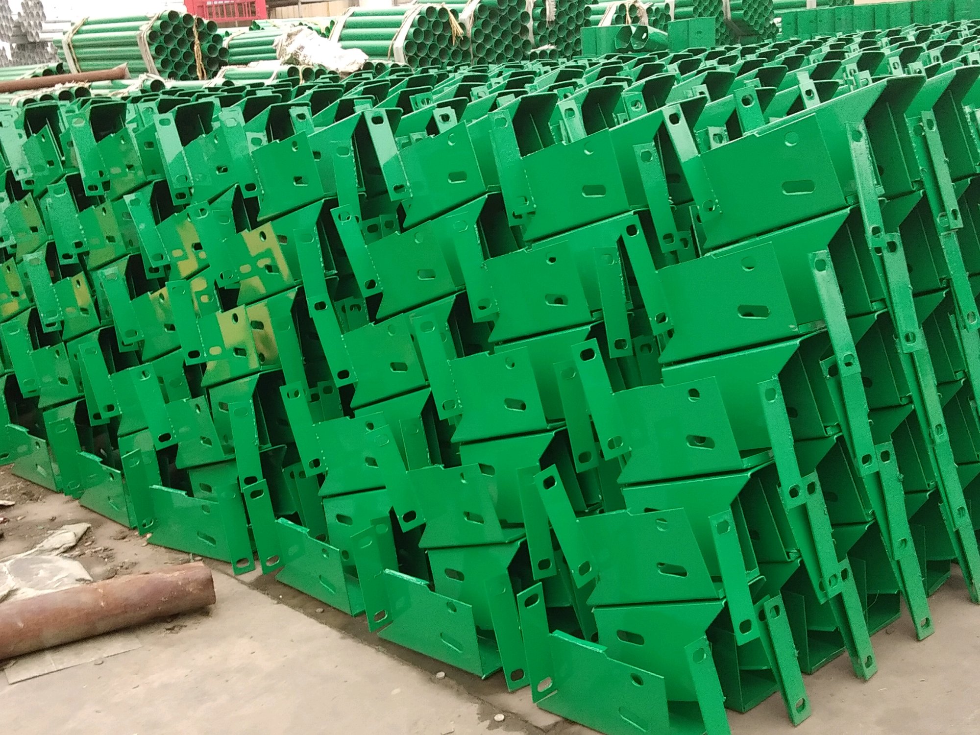 Highway Road Vehicle Barrier Galvanized Powder Coated Thrie Beam W Beam Guardrail