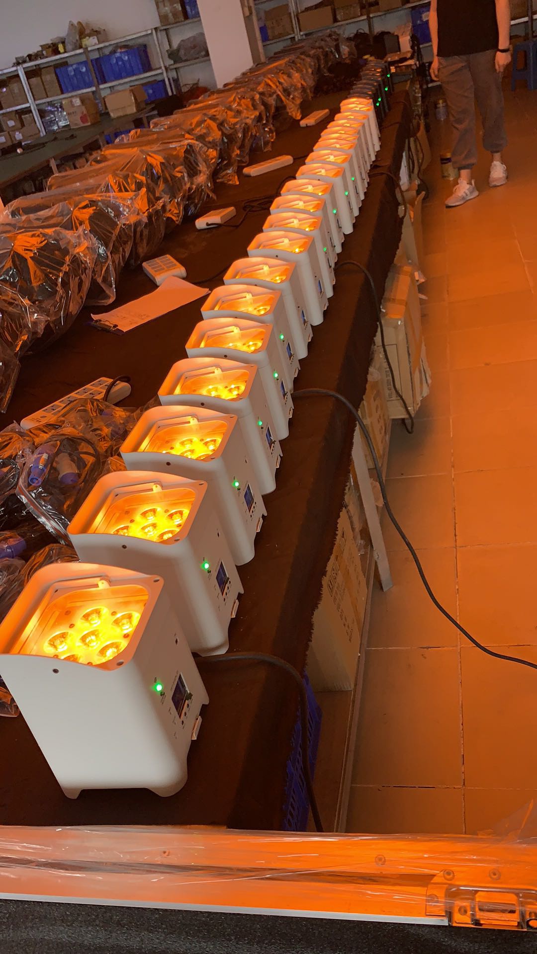 Battery Powered Par Lights DMX 6*18w RGBWA+UV 6in1 Wireless Remote Control LED Lights