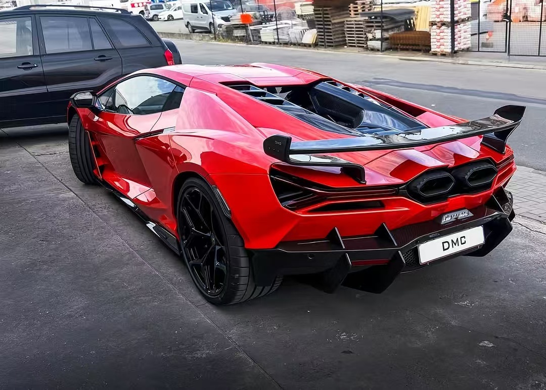 Revuelto Lamborghini Body Kit DMC Style Red Carbon Fiber Spoiler Wing