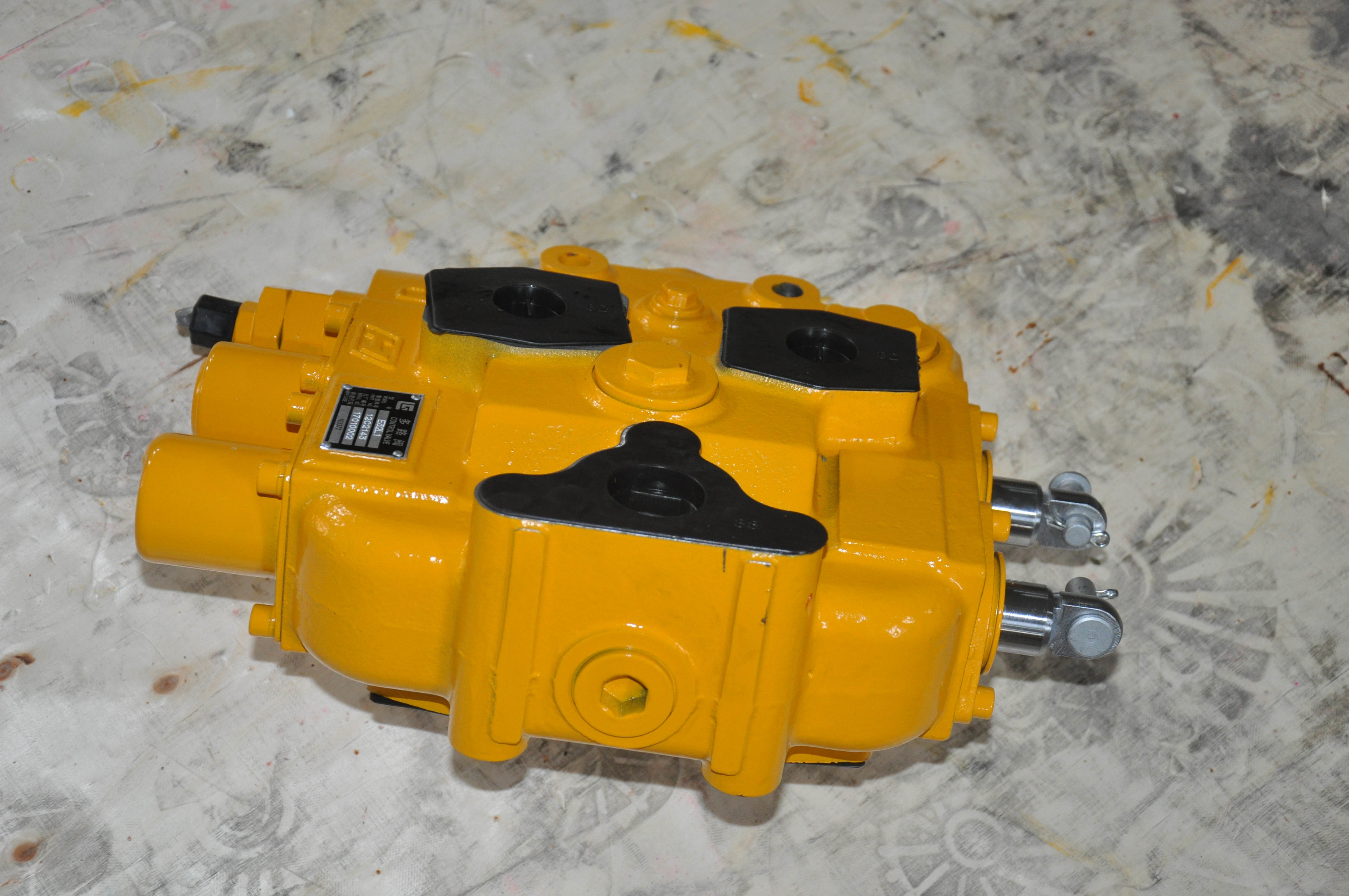 Rust Resistant 12C2143 Hydraulic Control Valve Wheel Loader Spare Parts