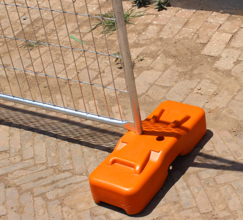 2.1m Tall Construction Safety Fence Panels , 75x100mm Mesh Portable Security Fence