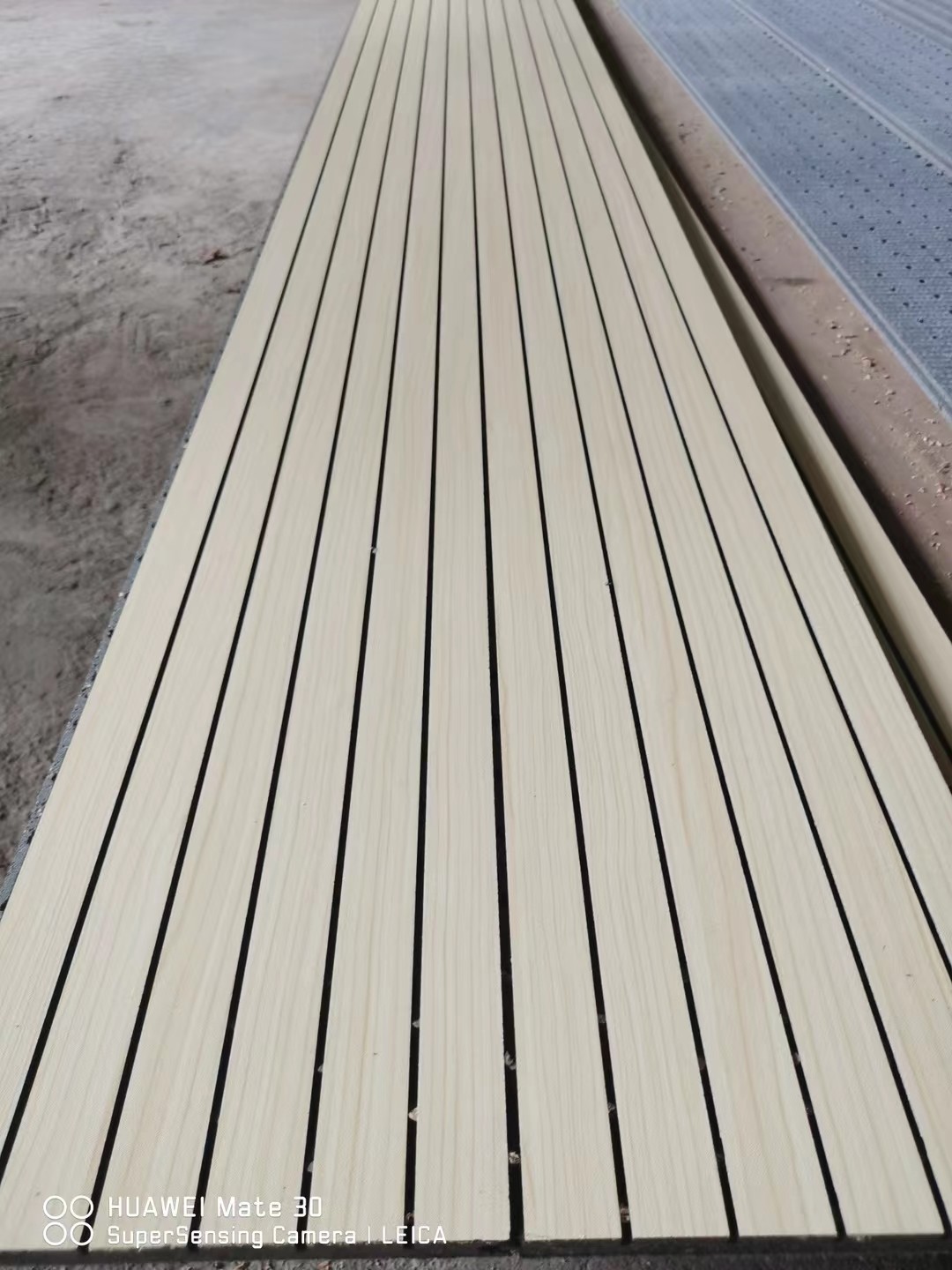 Customized Solid Wood MDF Acoustic Panels With Modern Wooden Slat Design Soundproof With Veneer Finish Hotels Studios Gyms Halls