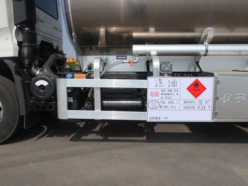 15m3 CIMC LINYU Dongfeng Oil Tanker Truck Aluminum Alloy Liquid Fuel Transport Vehicle