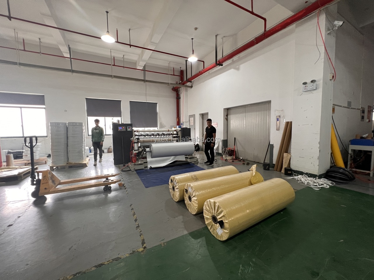 Custom Made PVC Vinyl Tarpaulin High Frequency Welding 580gsm With Eyelet And Ties